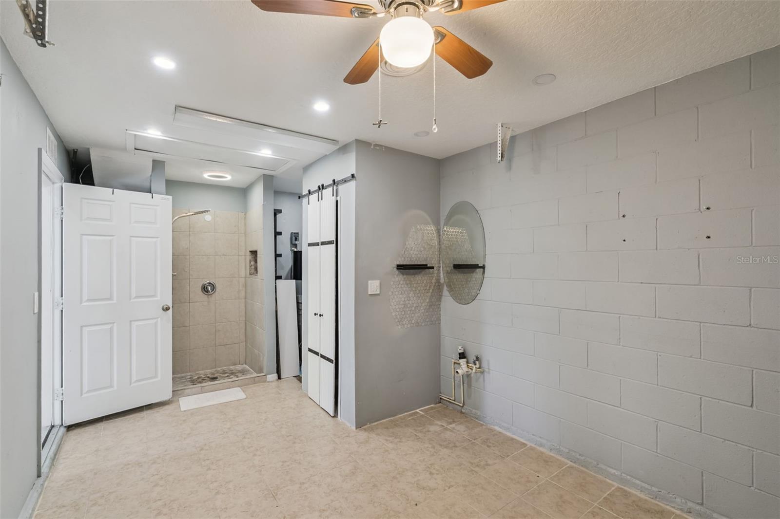 COMM NE COR OF NW1/4 OF SW1/4 OF SEC RUNS - Residential