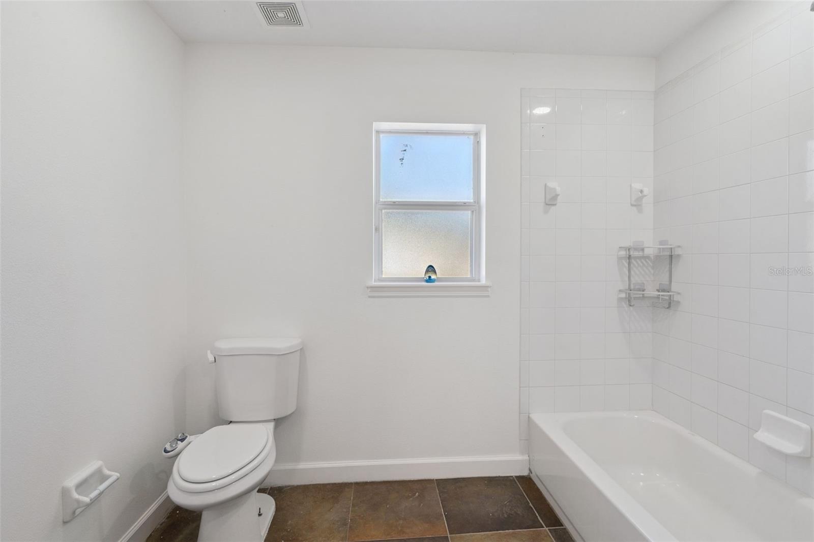 COMM NE COR OF NW1/4 OF SW1/4 OF SEC RUNS - Residential