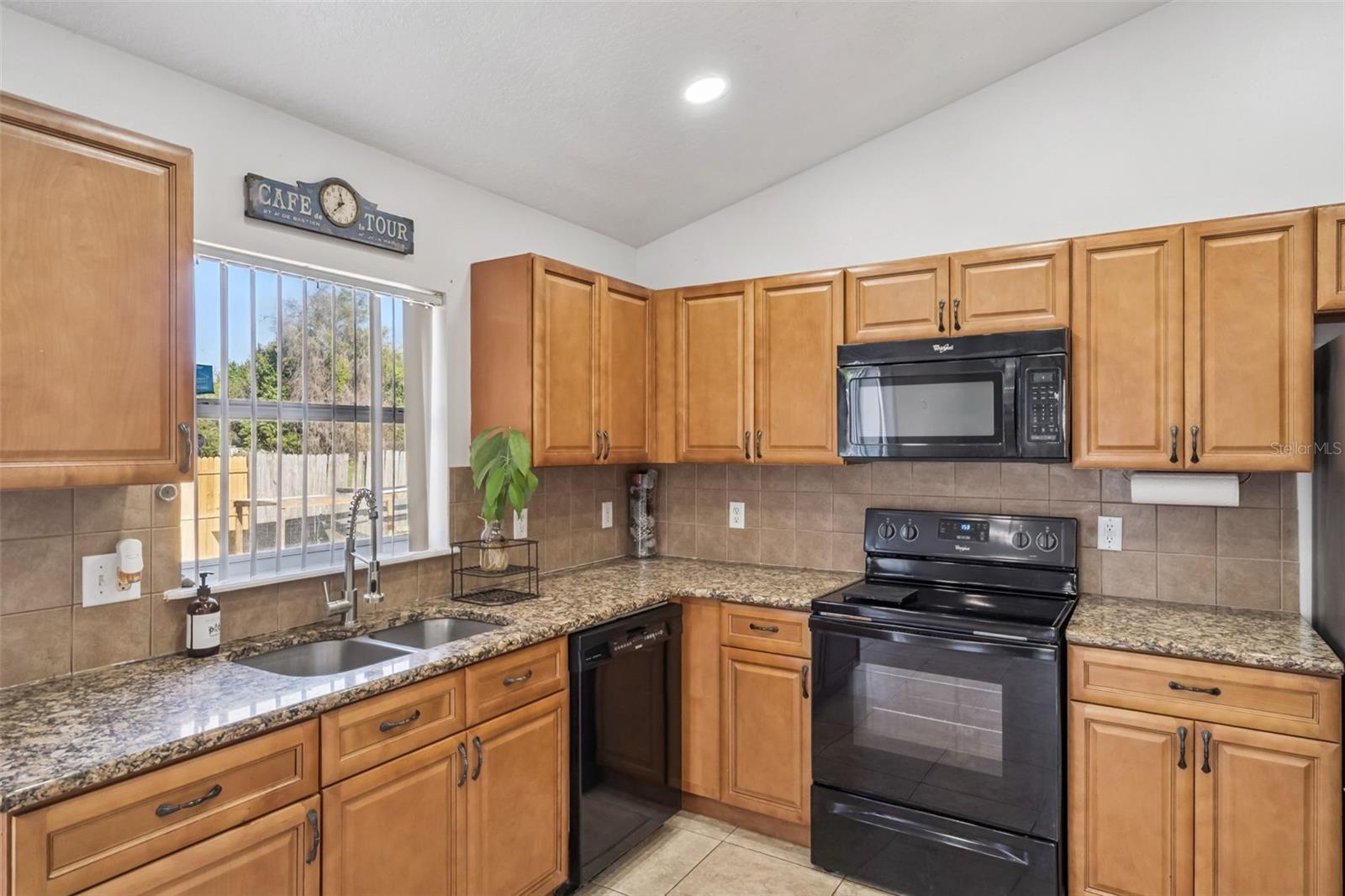 COMM NE COR OF NW1/4 OF SW1/4 OF SEC RUNS - Residential