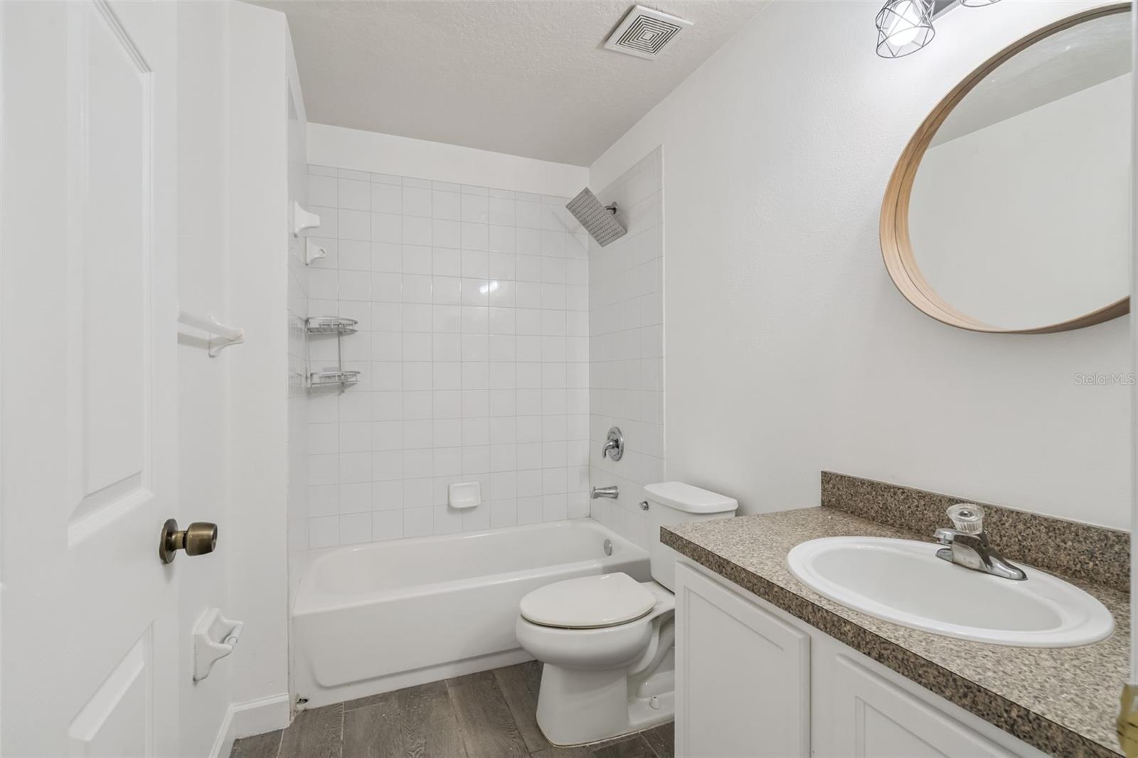 COMM NE COR OF NW1/4 OF SW1/4 OF SEC RUNS - Residential