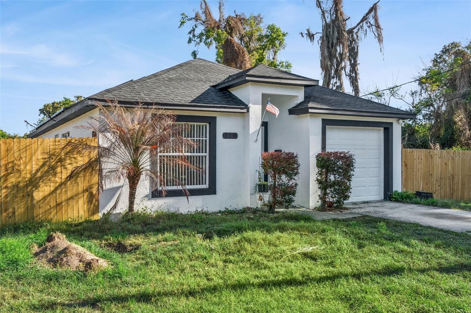 COMM NE COR OF NW1/4 OF SW1/4 OF SEC RUNS - Residential