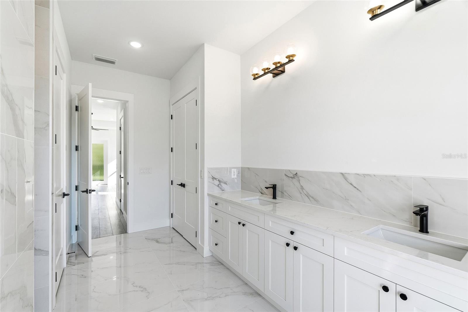 ROTONDA WEST PINE VALLEY - Residential