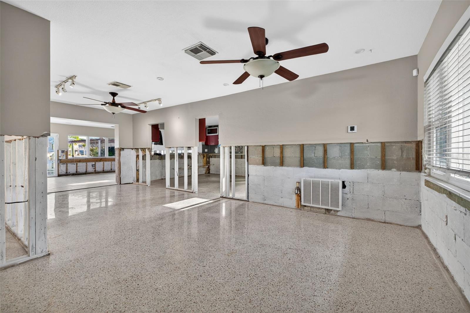 SUN-LIT SHORES - Residential