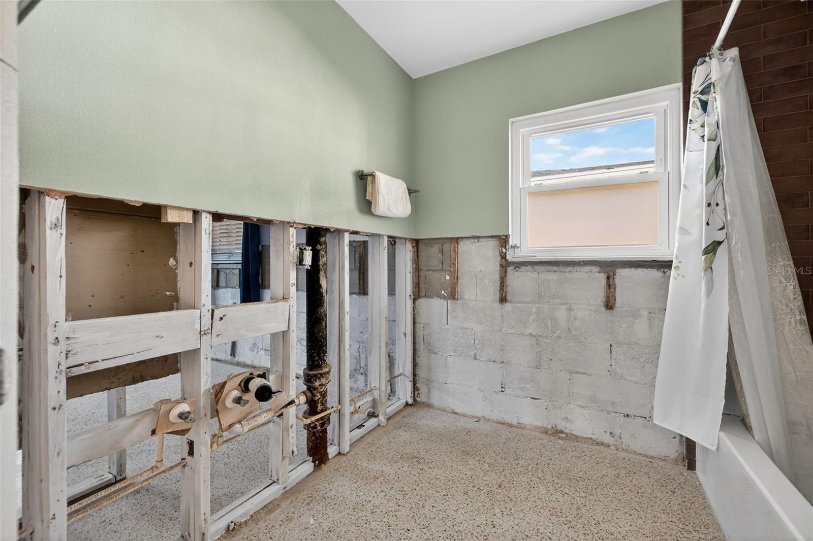 SUN-LIT SHORES - Residential