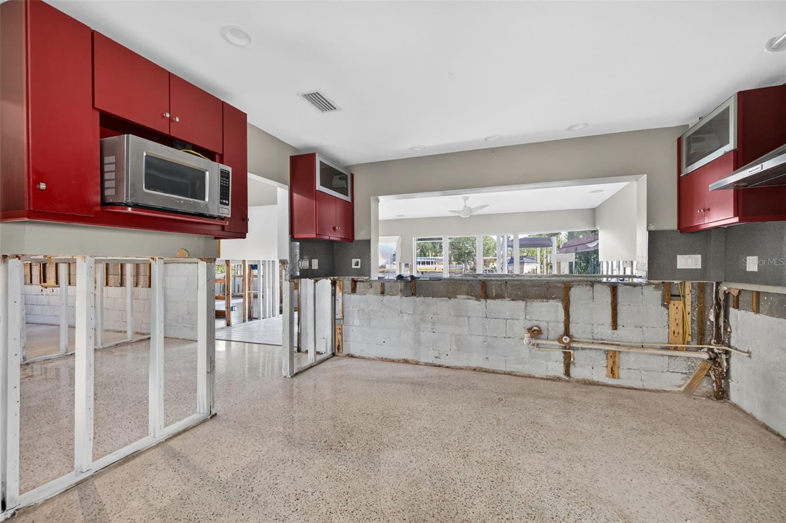 SUN-LIT SHORES - Residential