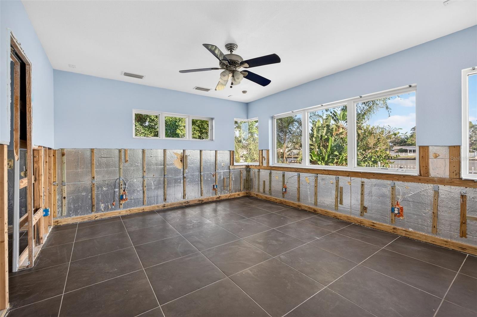 SUN-LIT SHORES - Residential