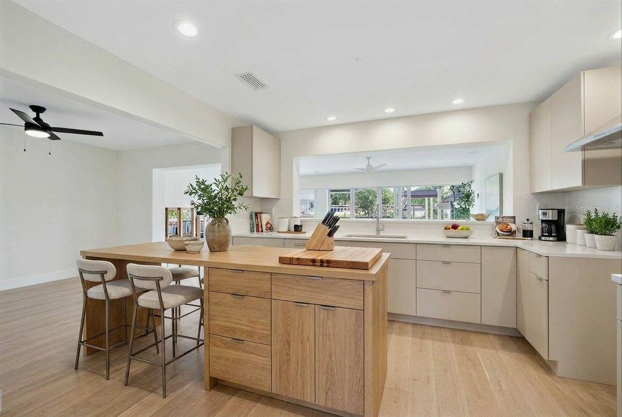 SUN-LIT SHORES - Residential