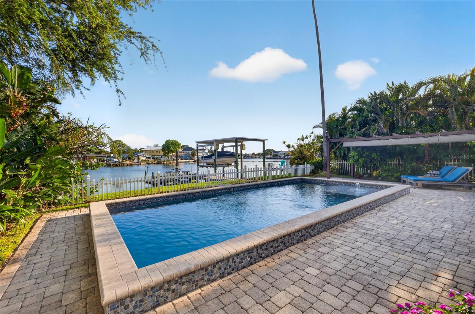 SUN-LIT SHORES - Residential