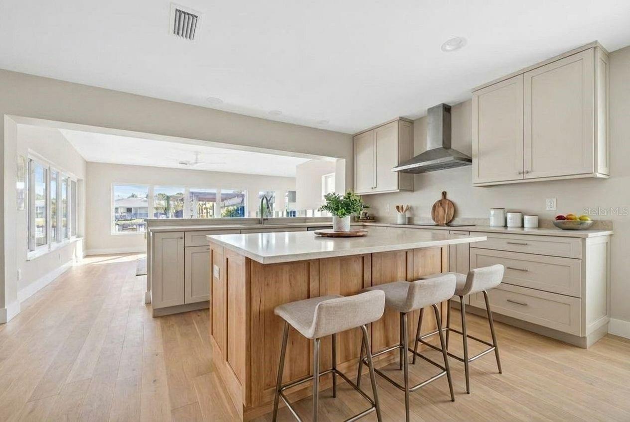 SUN-LIT SHORES - Residential