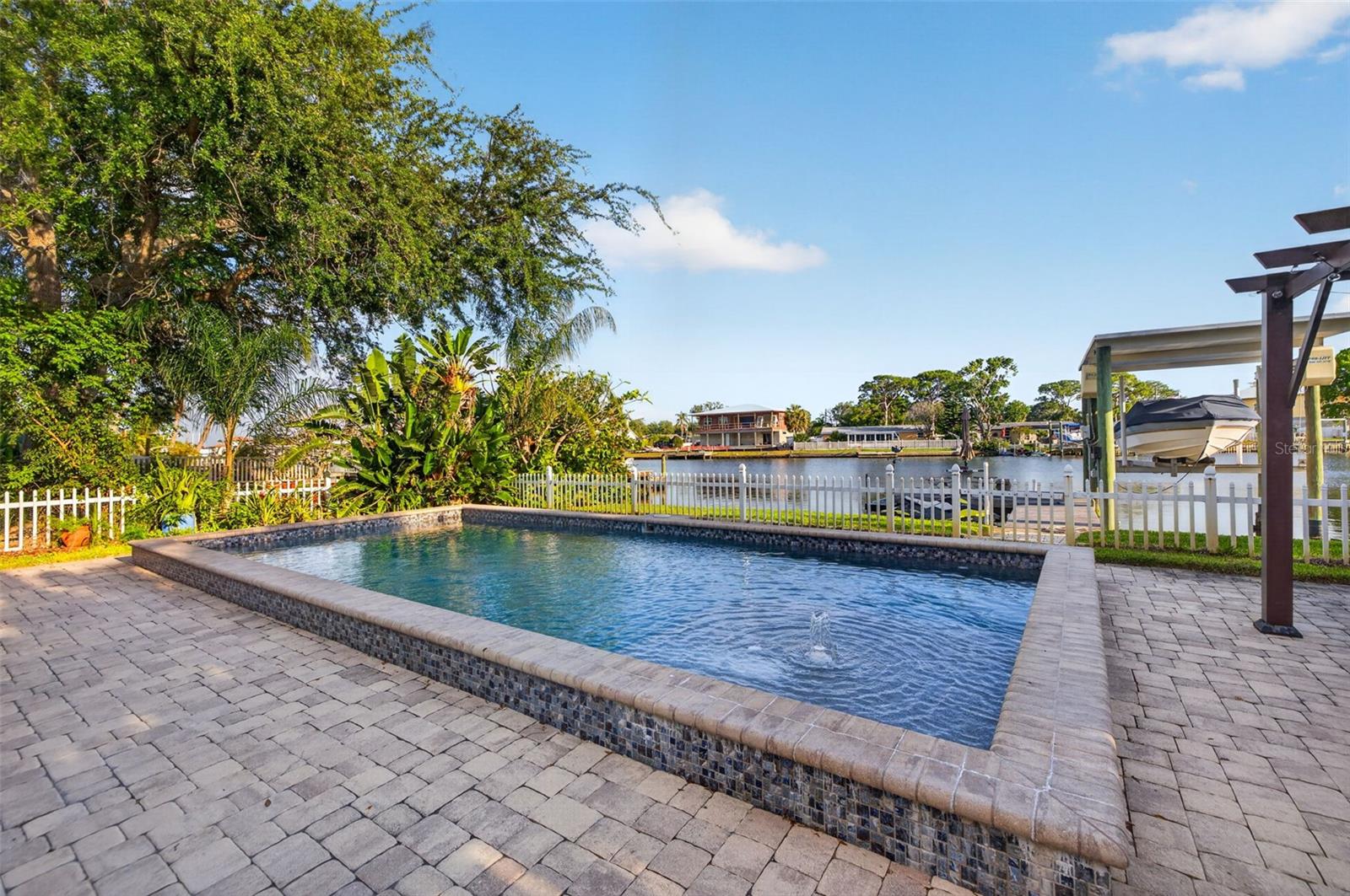 SUN-LIT SHORES - Residential