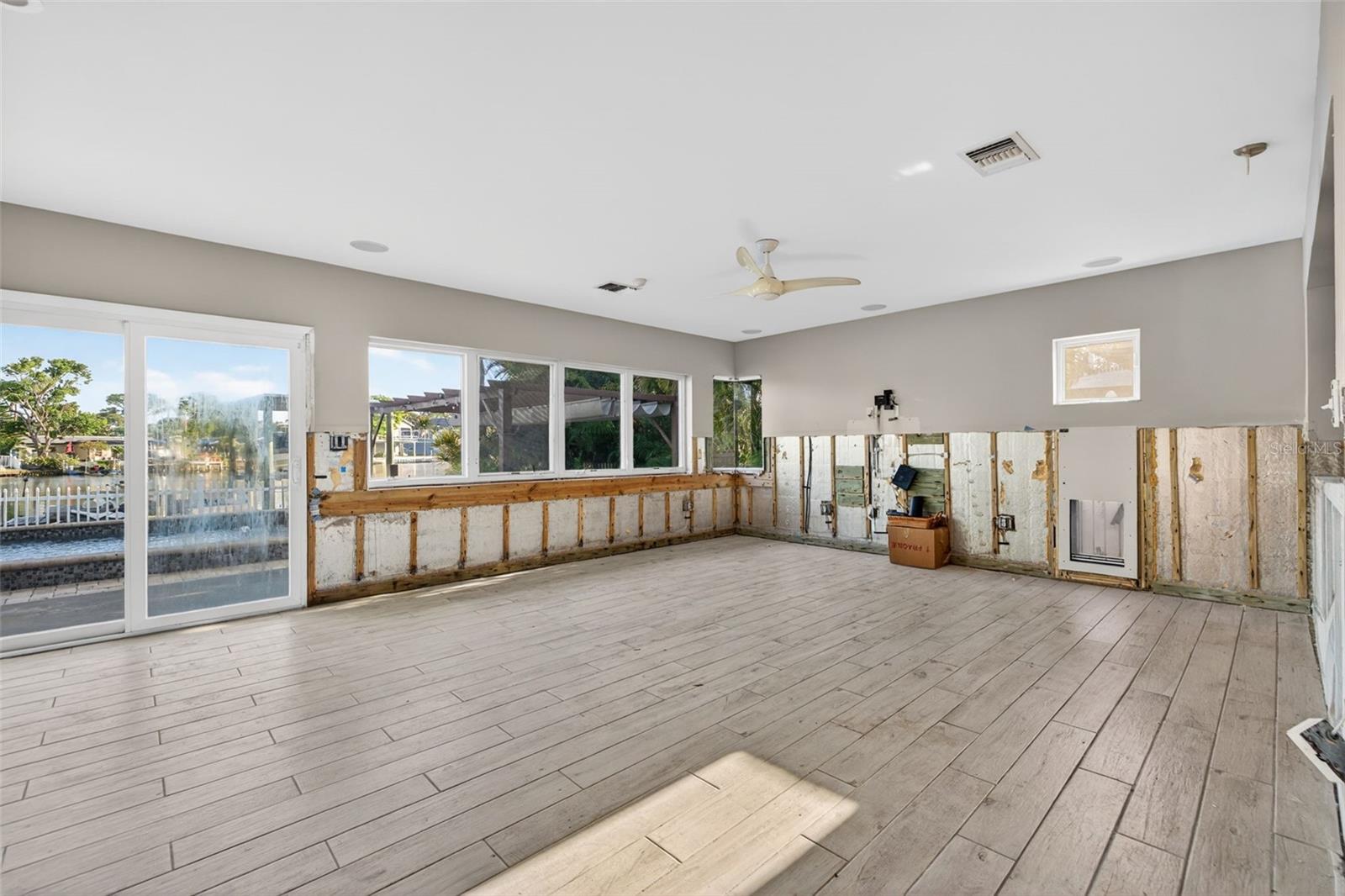 SUN-LIT SHORES - Residential