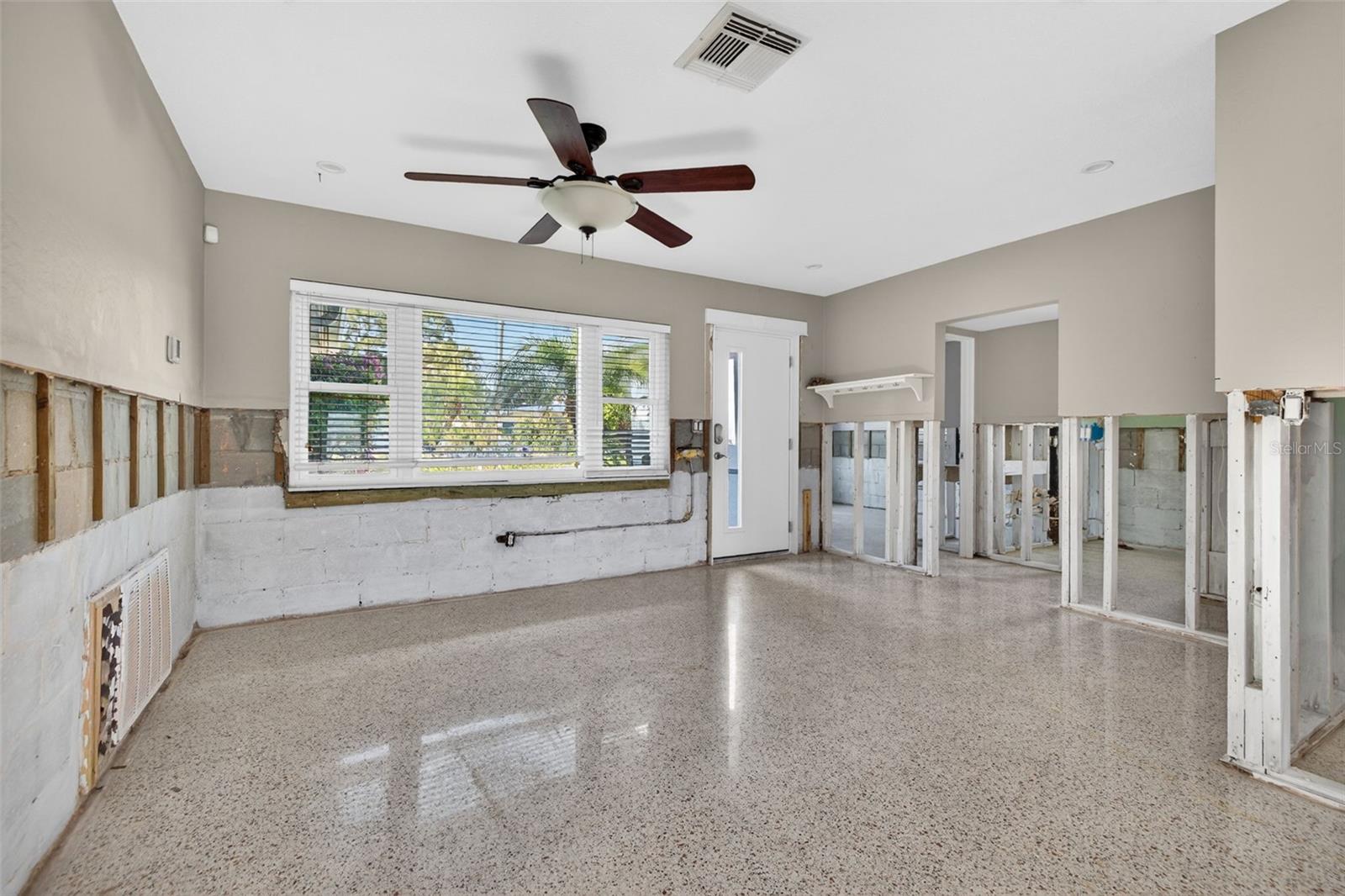 SUN-LIT SHORES - Residential