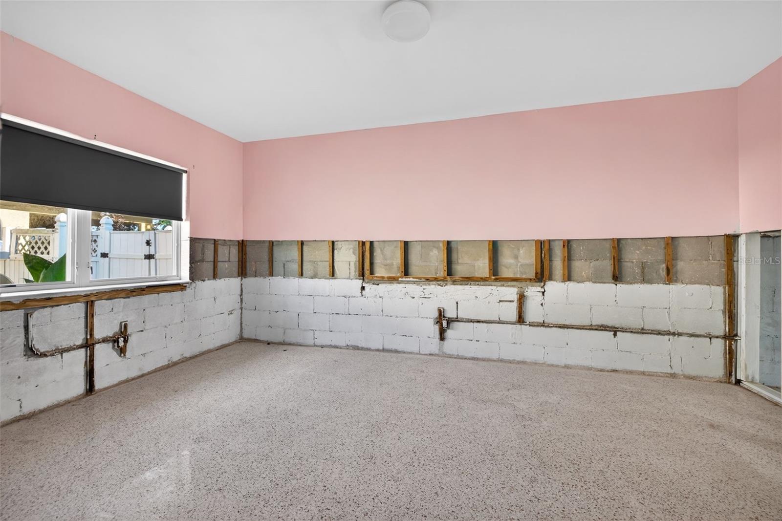 SUN-LIT SHORES - Residential