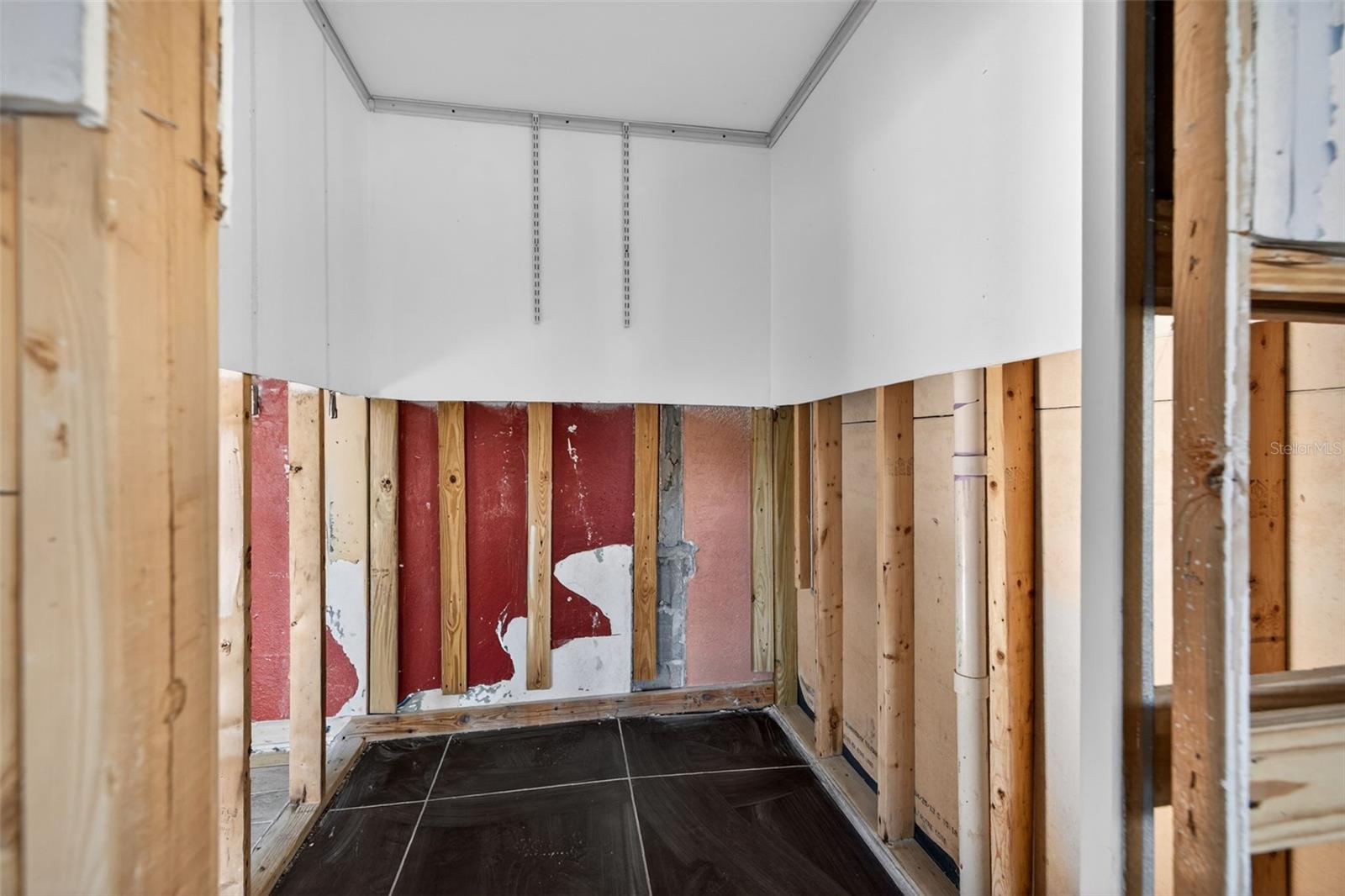 SUN-LIT SHORES - Residential