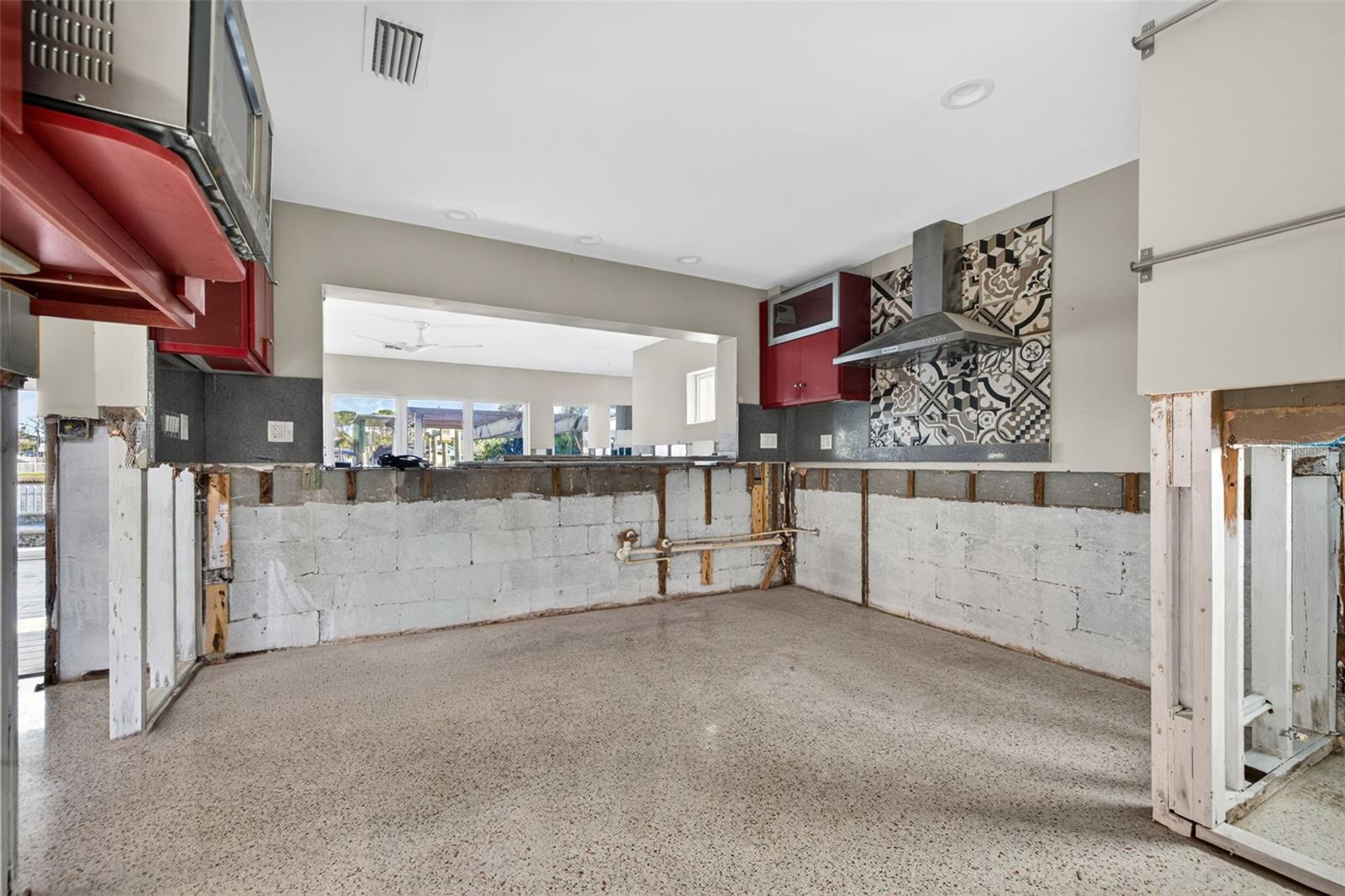 SUN-LIT SHORES - Residential