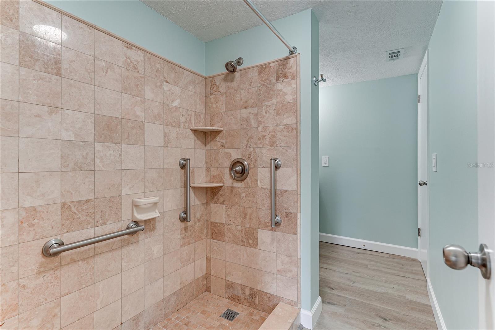 BAYSHORE ON THE LAKE APTS SEC 1 - Residential Lease