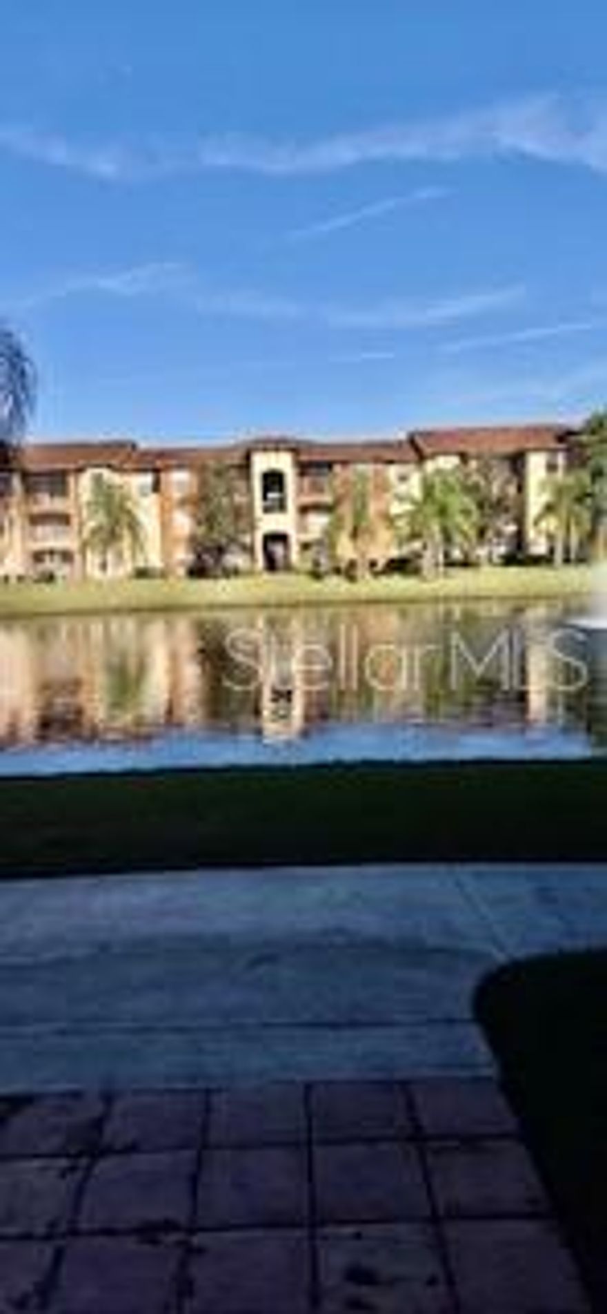 For Rent a spacious 2 bedroom 1 bath condo located in the heart of Orlando. Mins away from Universal Orlando, Millenia Mall, I-4, 408 and Valencia College. Walking distance from restaurants and shopping center. Amenities including clubhouse, pools, fitness center.