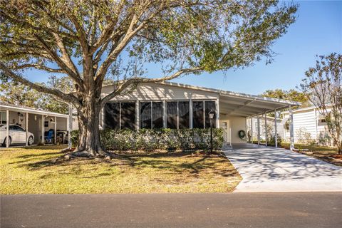 A home in WINTER HAVEN