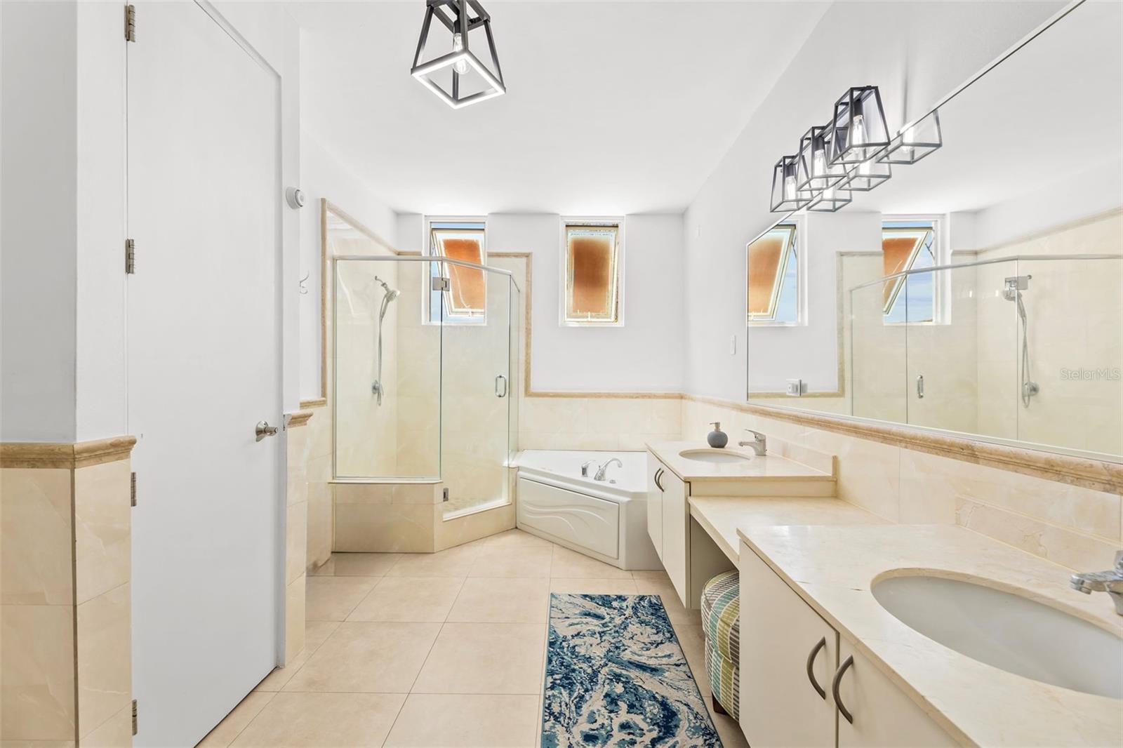 TREASURE POINT - Residential