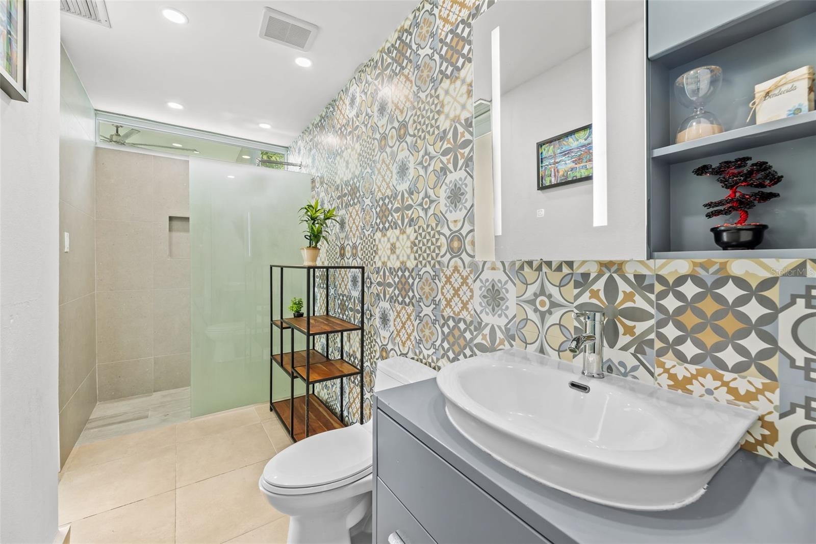 TREASURE POINT - Residential