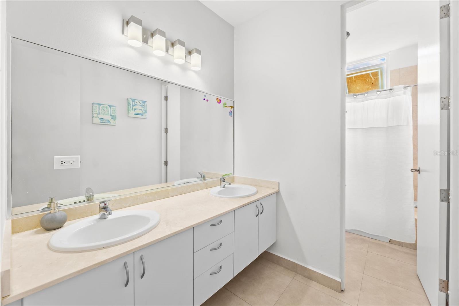 TREASURE POINT - Residential