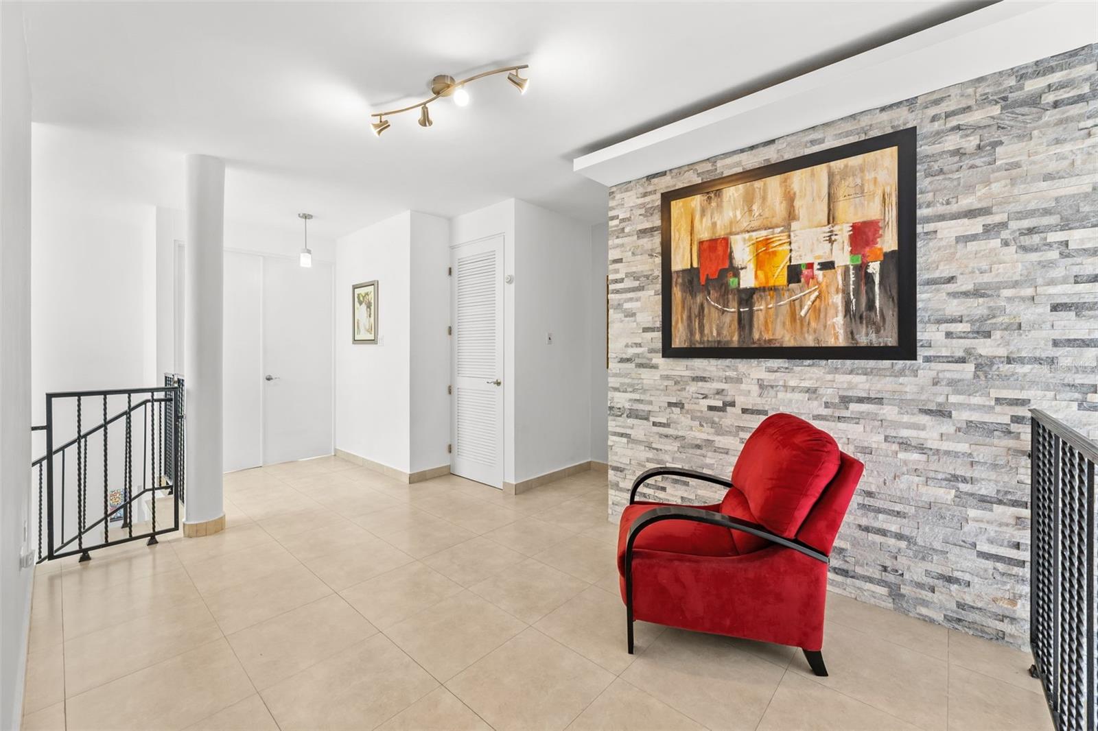 TREASURE POINT - Residential