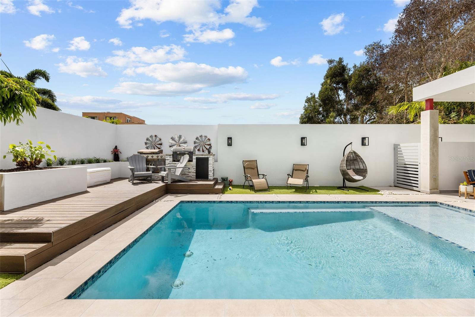 TREASURE POINT - Residential