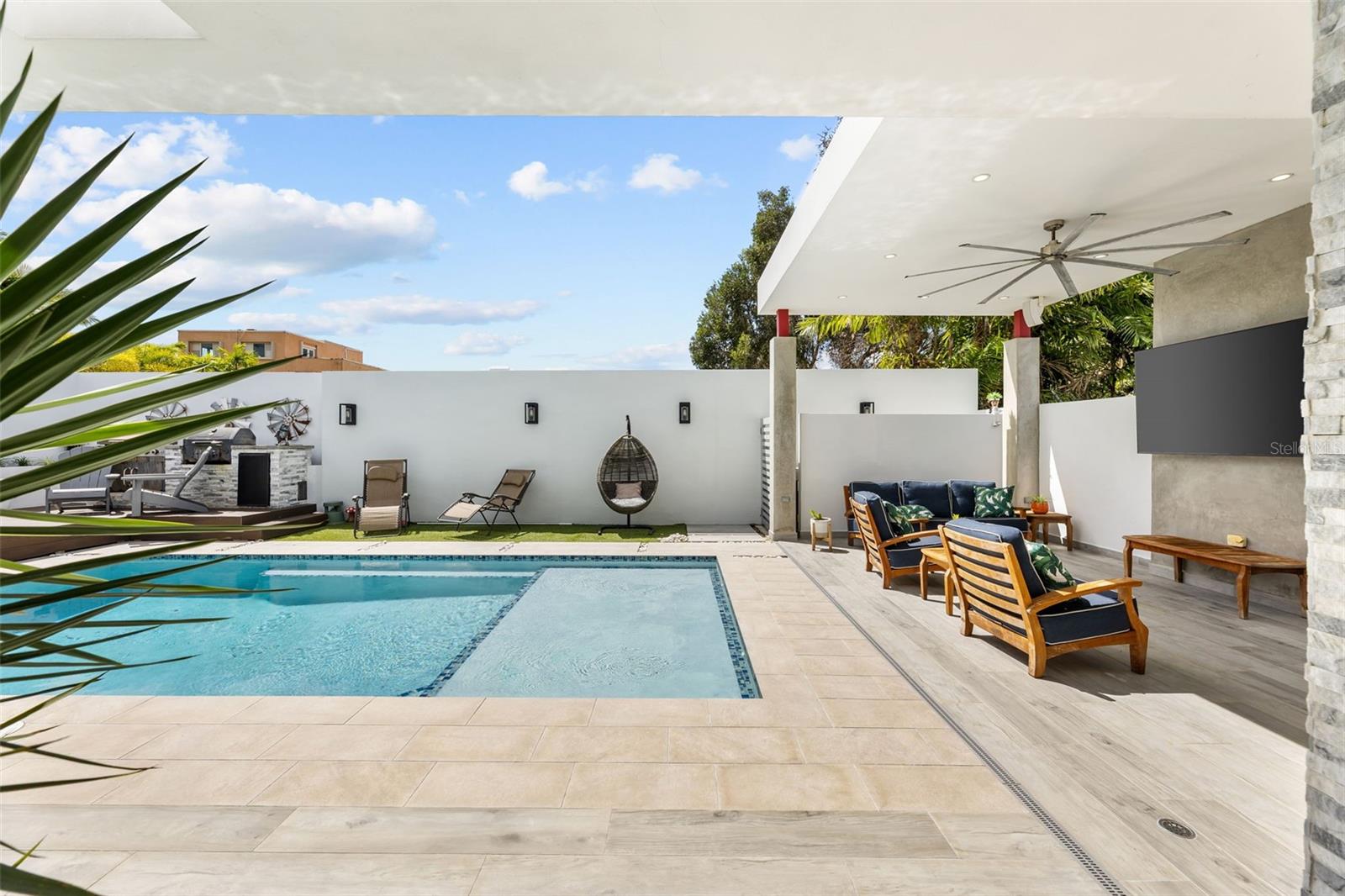 TREASURE POINT - Residential