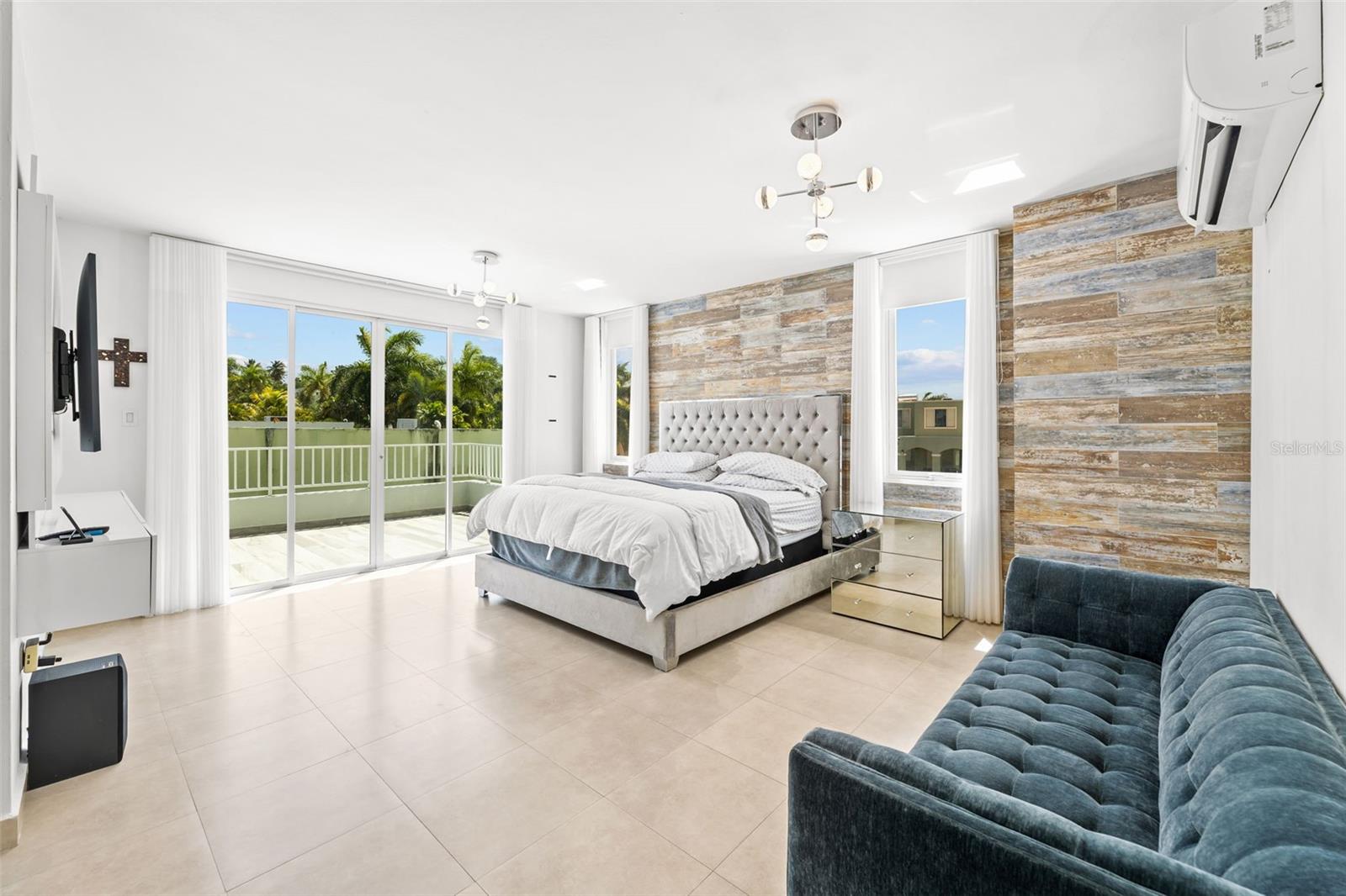 TREASURE POINT - Residential