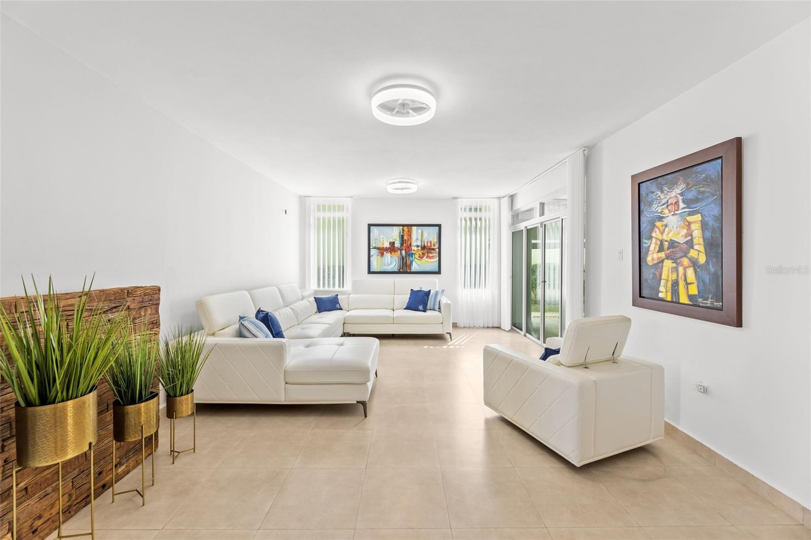 TREASURE POINT - Residential