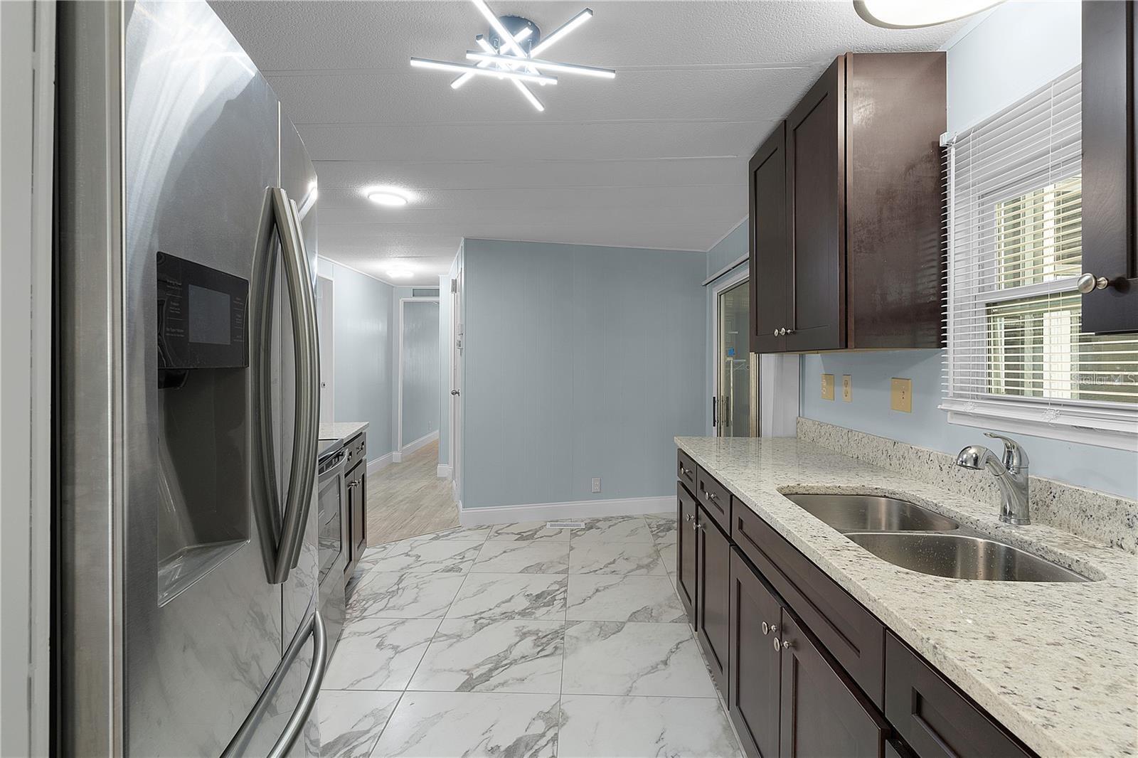 LADY LAKE OAK GROVE MOBILE HOME UNIT 01 - Residential