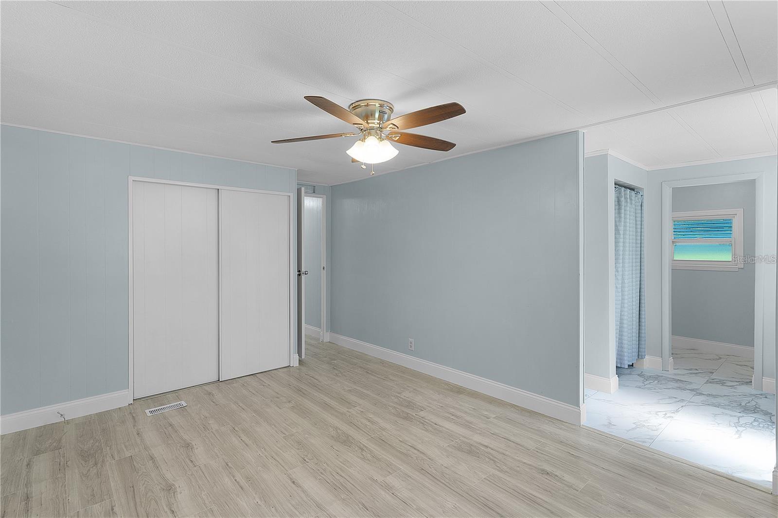 LADY LAKE OAK GROVE MOBILE HOME UNIT 01 - Residential