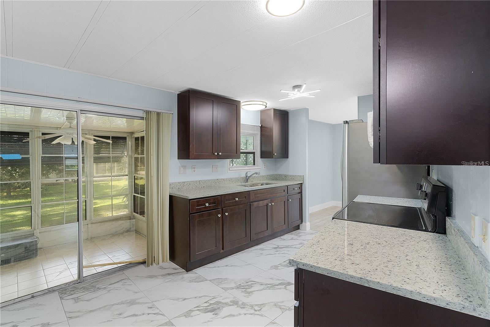 LADY LAKE OAK GROVE MOBILE HOME UNIT 01 - Residential