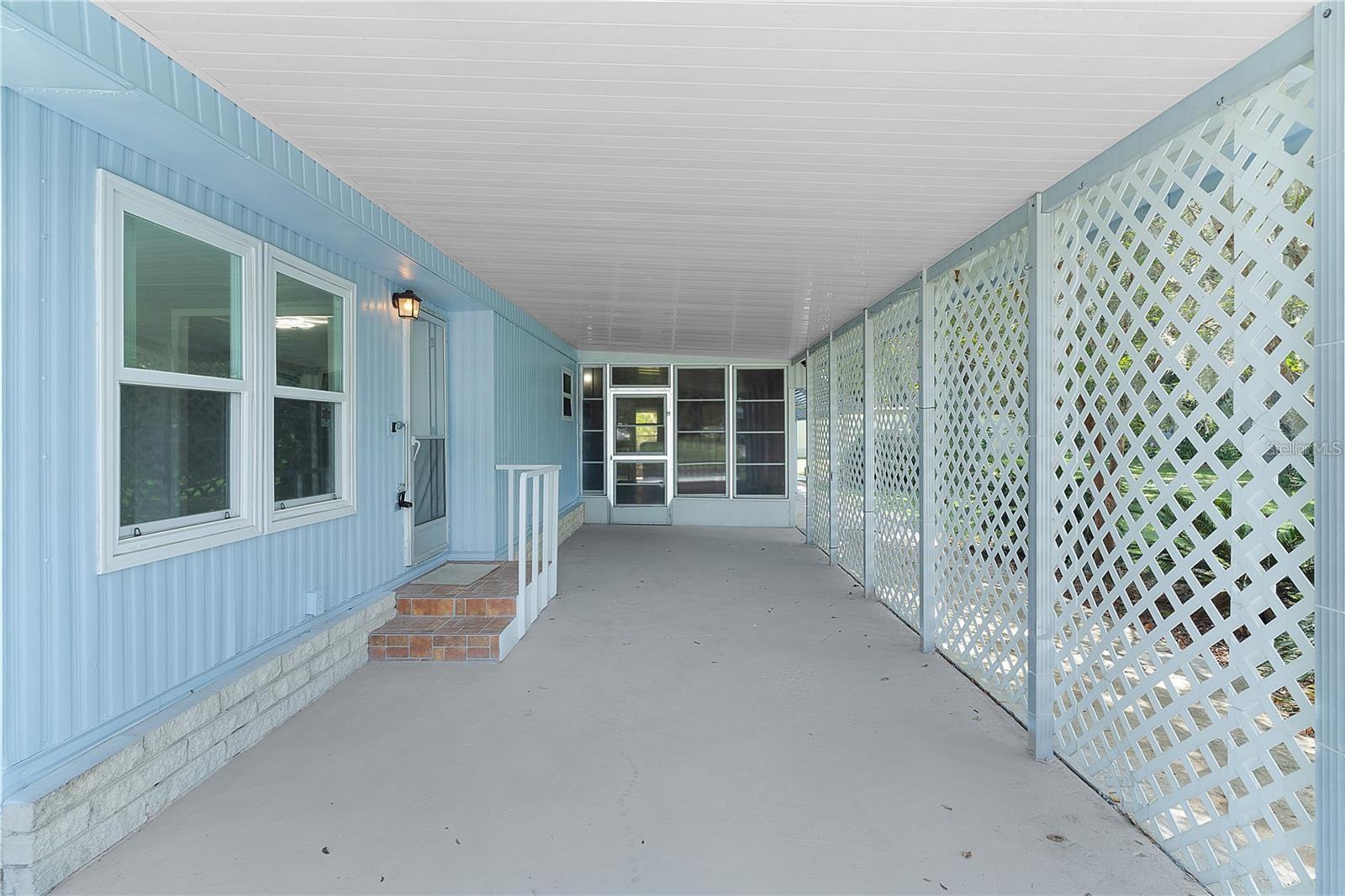 LADY LAKE OAK GROVE MOBILE HOME UNIT 01 - Residential