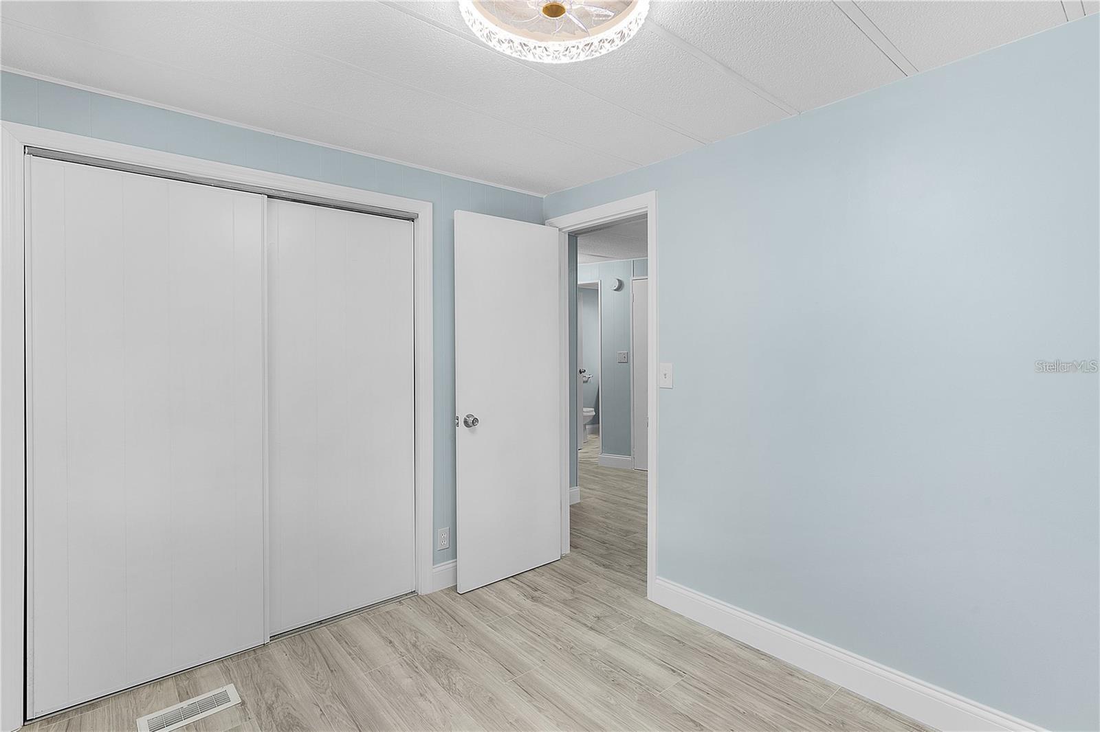 LADY LAKE OAK GROVE MOBILE HOME UNIT 01 - Residential