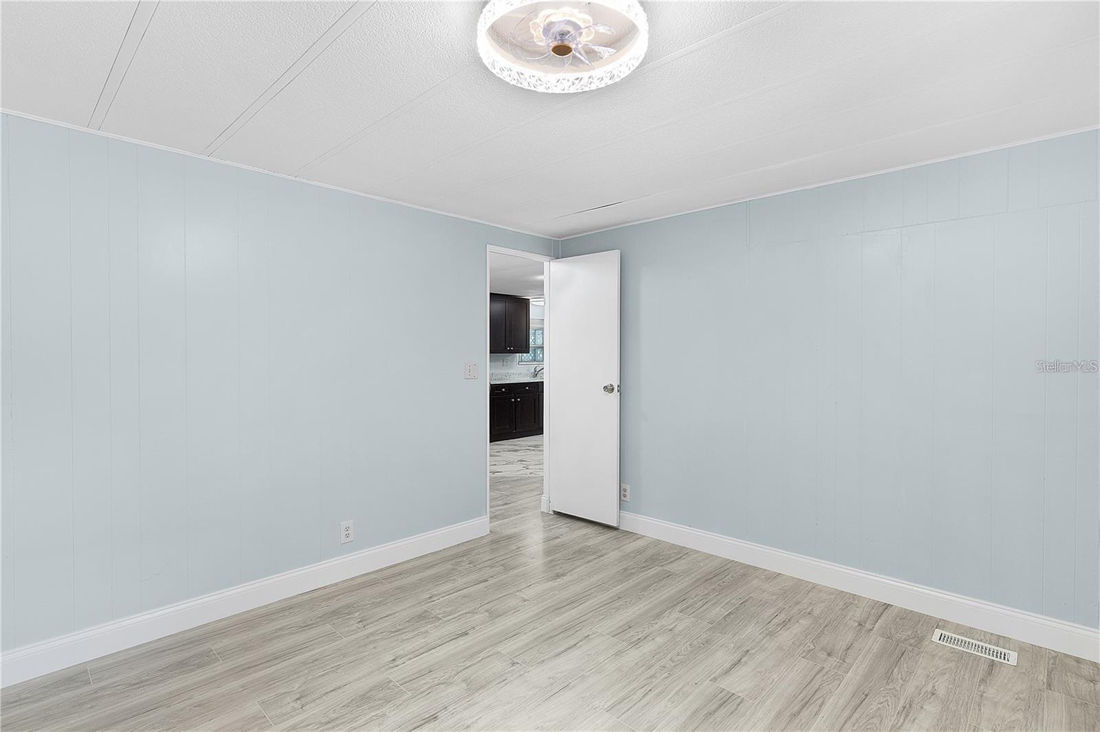 LADY LAKE OAK GROVE MOBILE HOME UNIT 01 - Residential