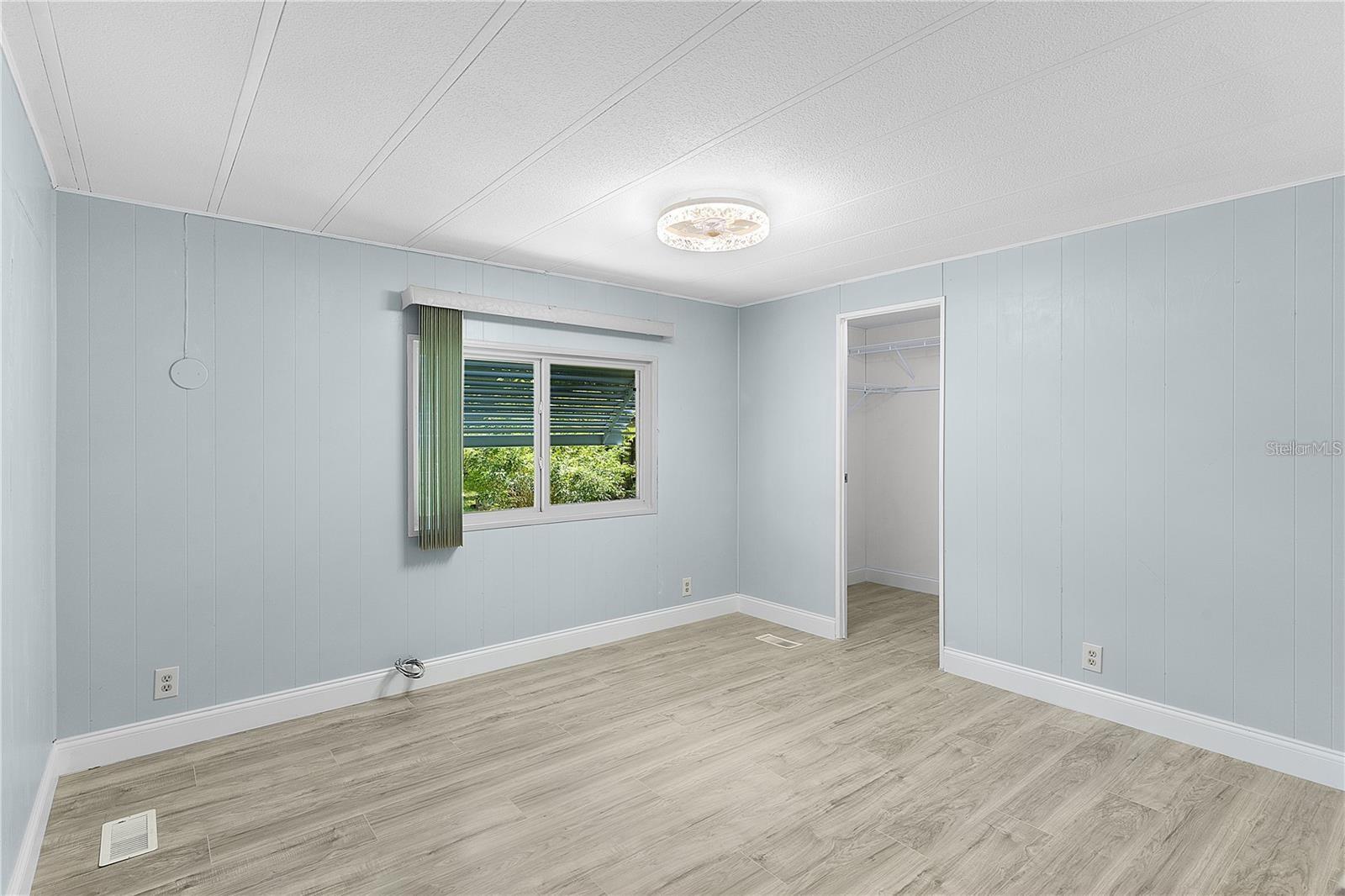 LADY LAKE OAK GROVE MOBILE HOME UNIT 01 - Residential