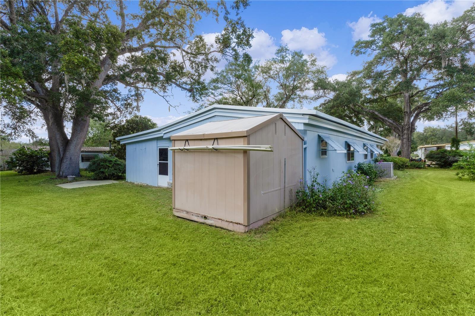 LADY LAKE OAK GROVE MOBILE HOME UNIT 01 - Residential