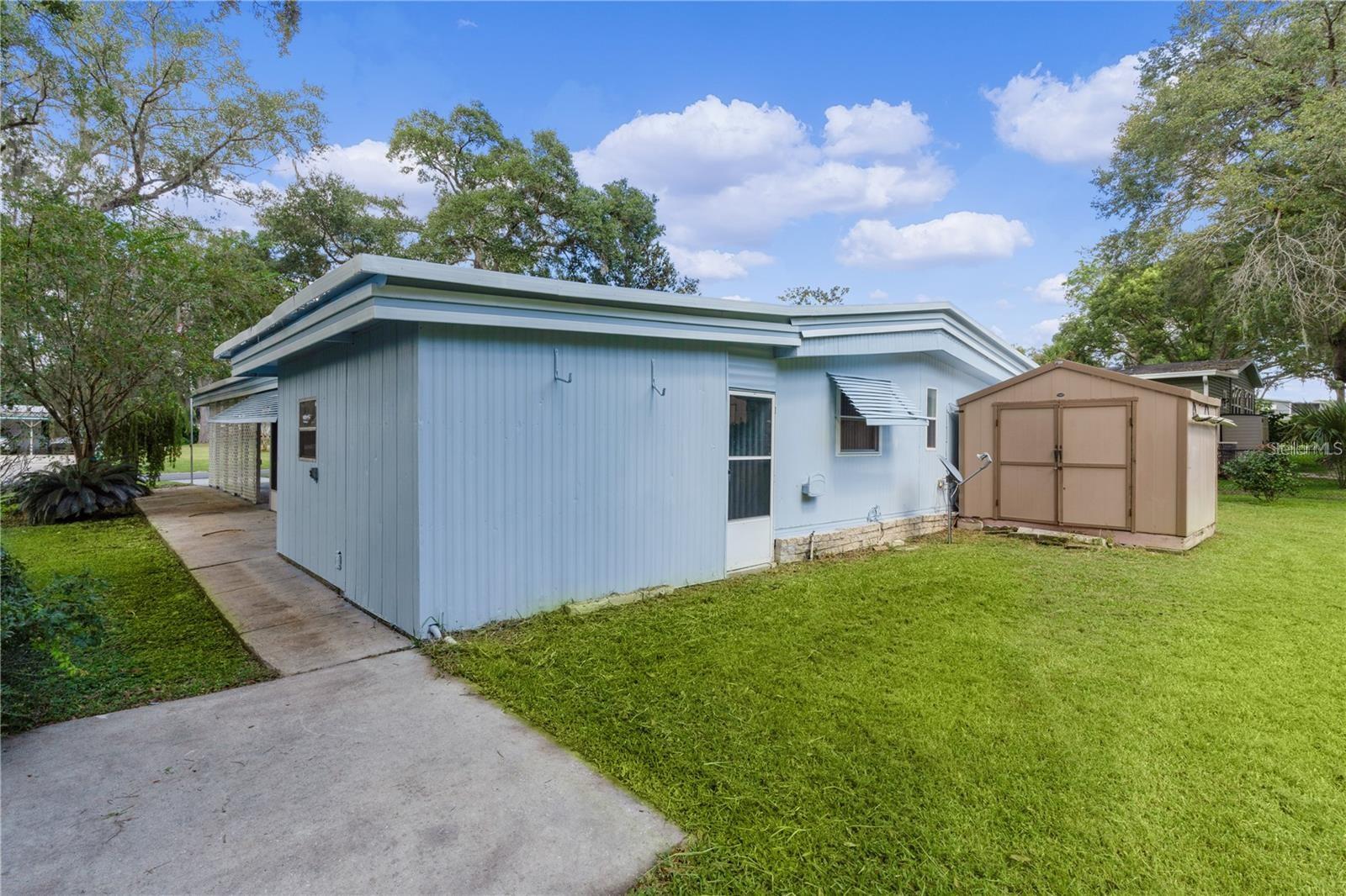 LADY LAKE OAK GROVE MOBILE HOME UNIT 01 - Residential