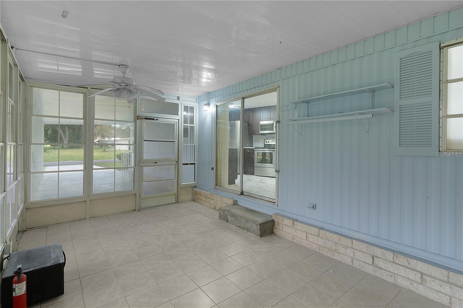 LADY LAKE OAK GROVE MOBILE HOME UNIT 01 - Residential