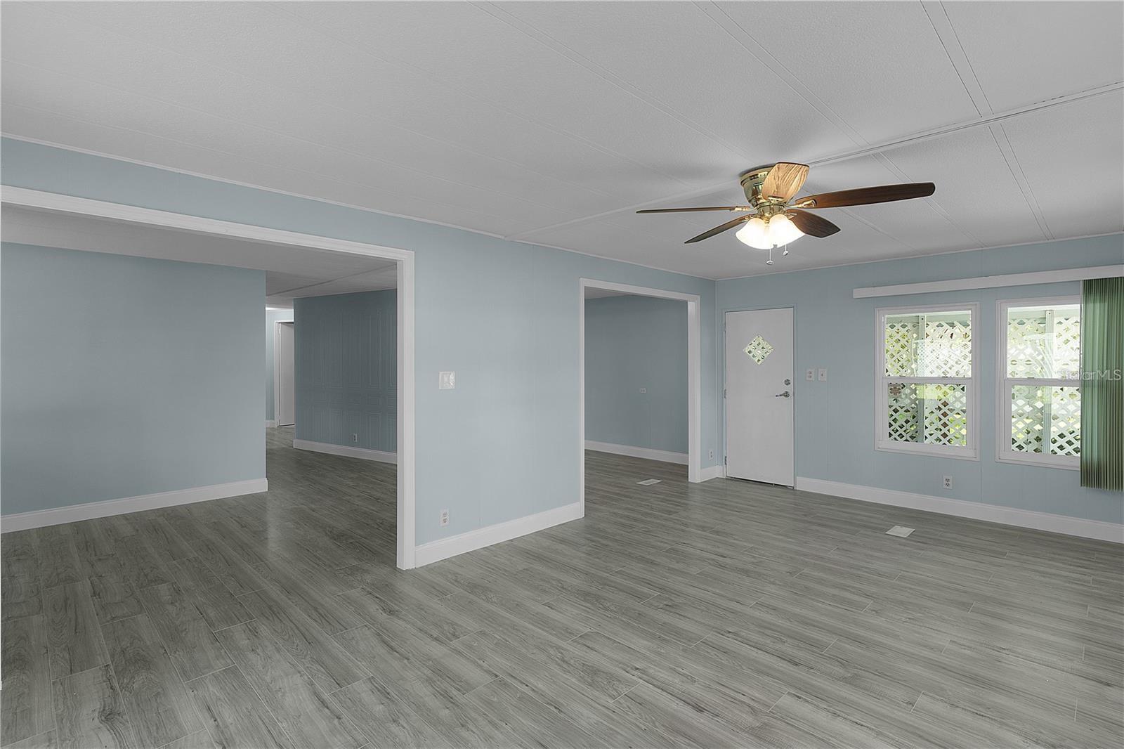 LADY LAKE OAK GROVE MOBILE HOME UNIT 01 - Residential