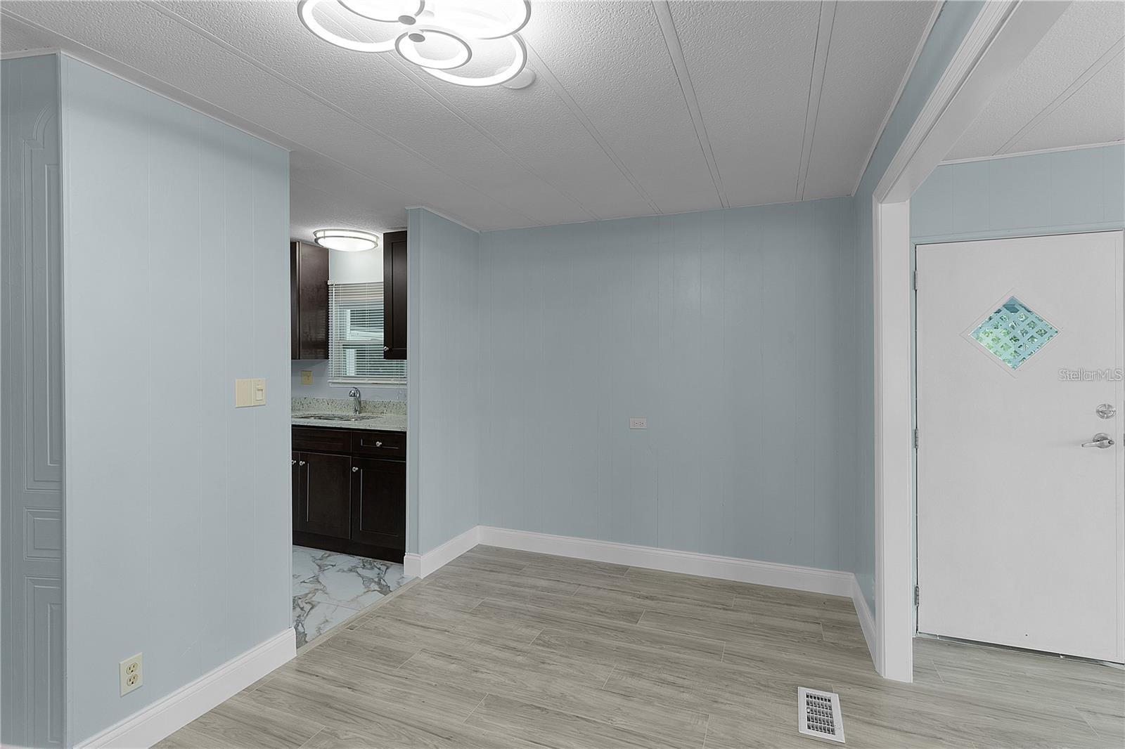 LADY LAKE OAK GROVE MOBILE HOME UNIT 01 - Residential