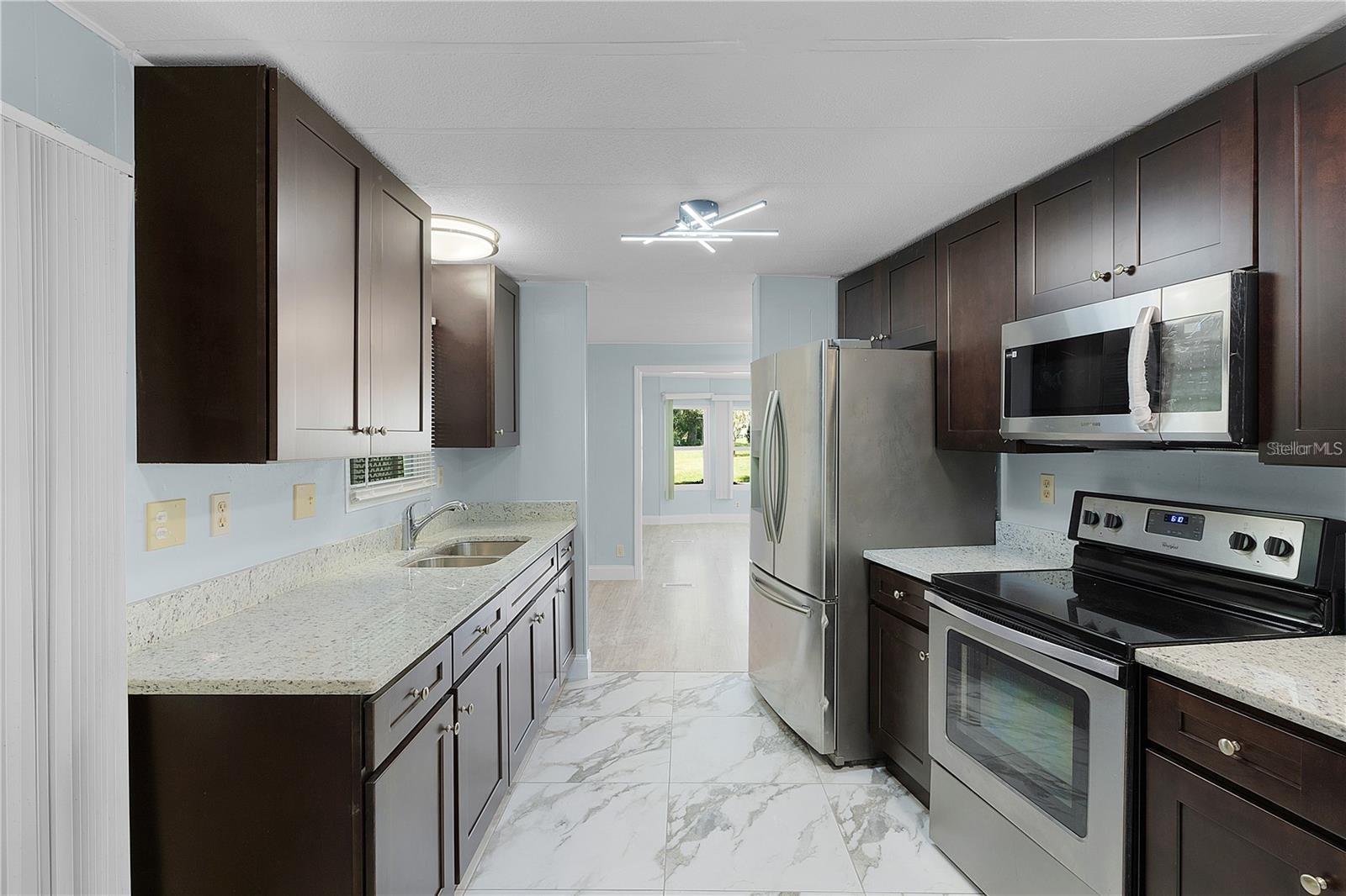 LADY LAKE OAK GROVE MOBILE HOME UNIT 01 - Residential