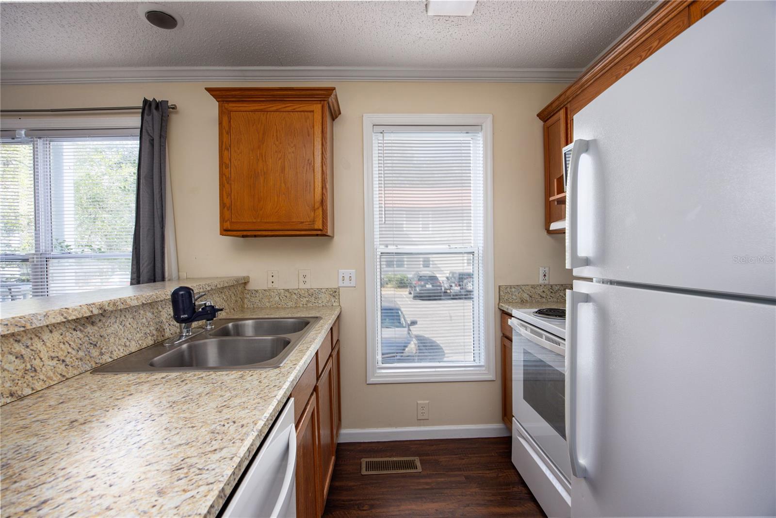 CAPSTONE QUARTERS CONDO - Residential