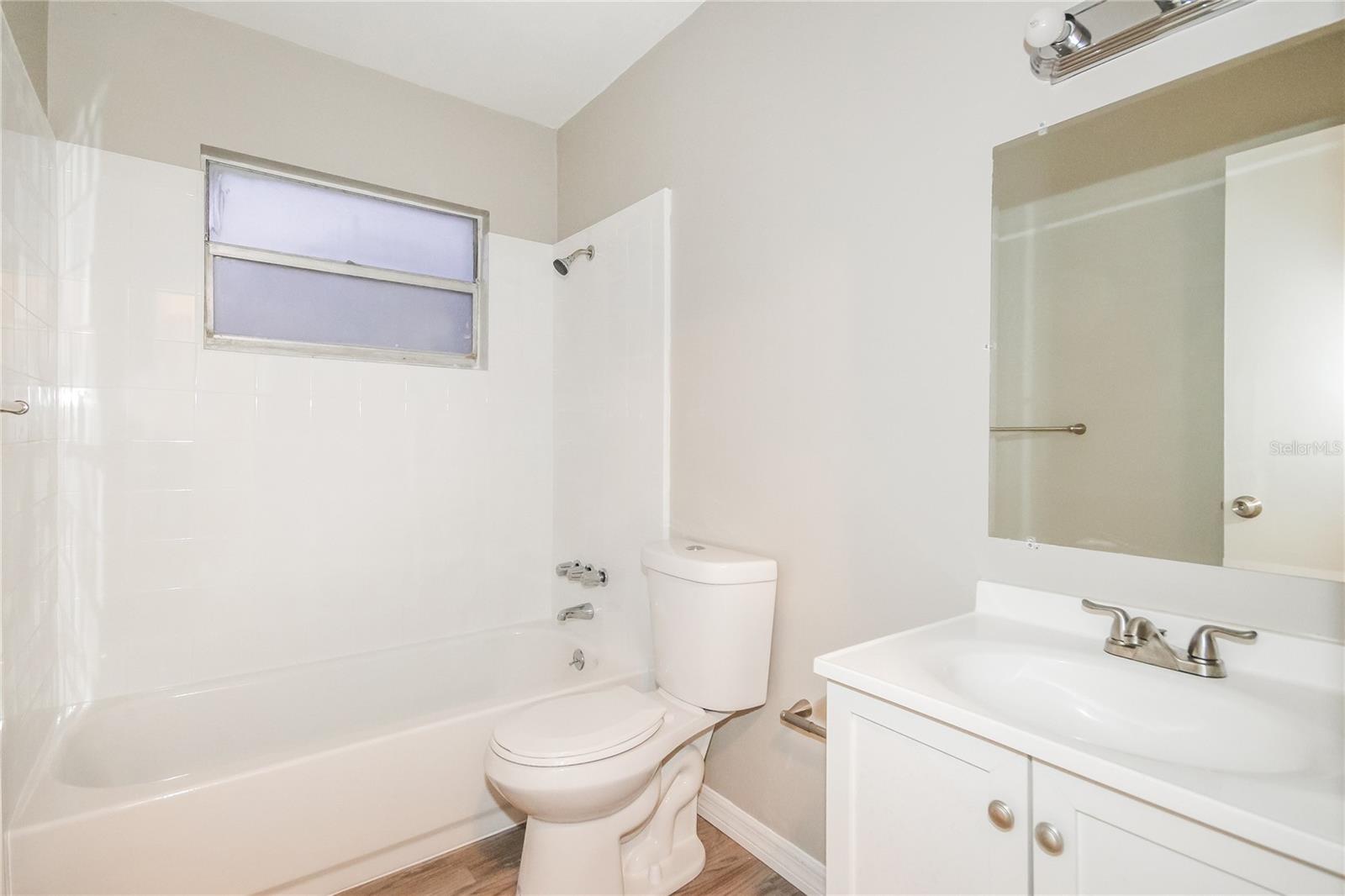 WINDING HOLLOW UNIT 1 - Residential Lease