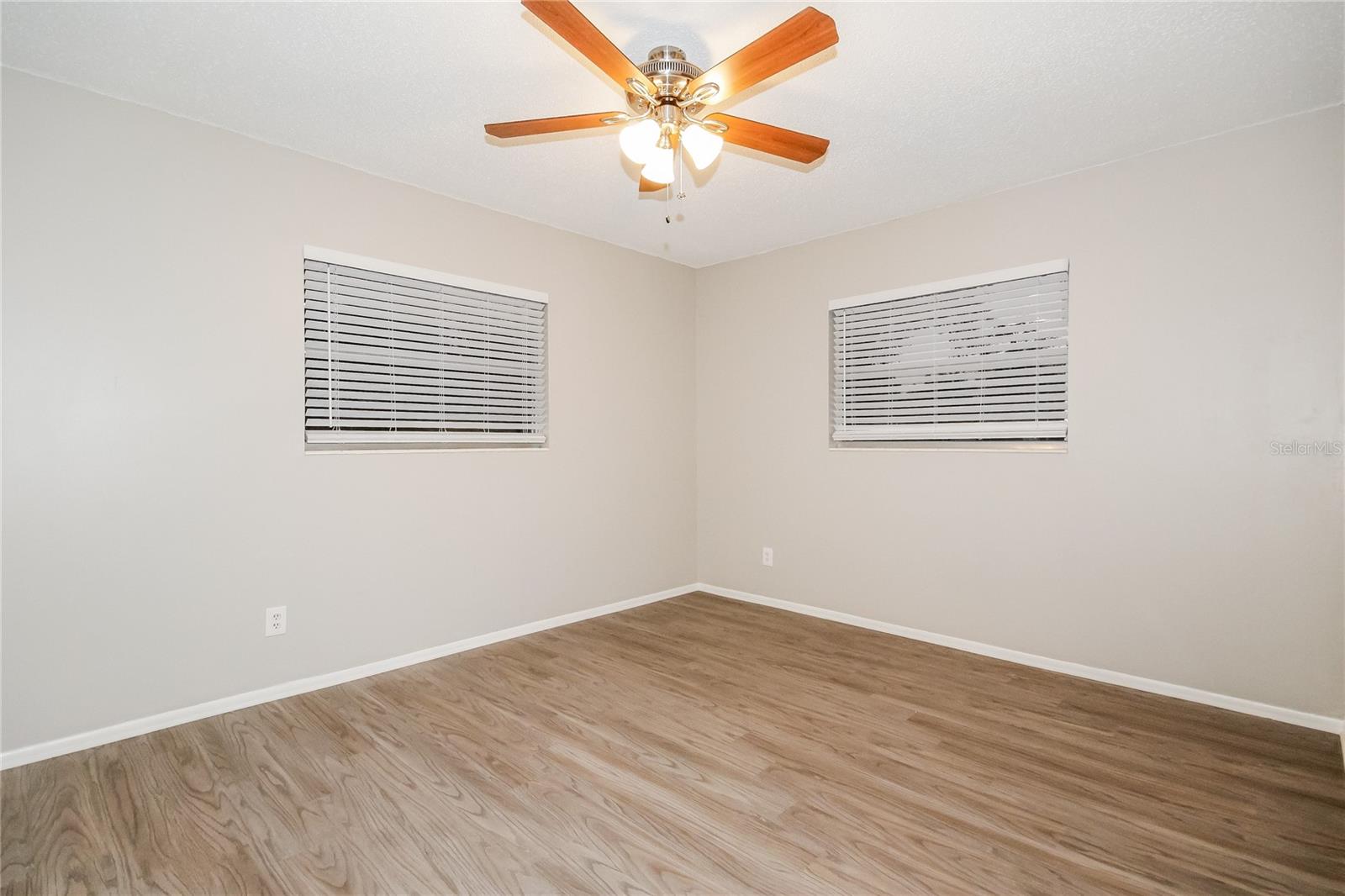 WINDING HOLLOW UNIT 1 - Residential Lease