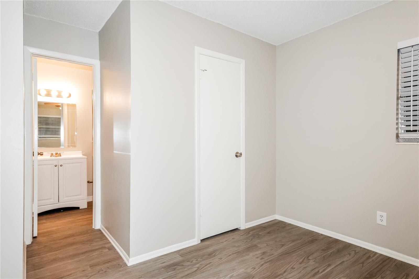 WINDING HOLLOW UNIT 1 - Residential Lease