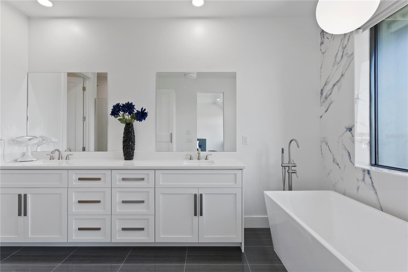 DAVIS ISLAND TWNHMS - Residential