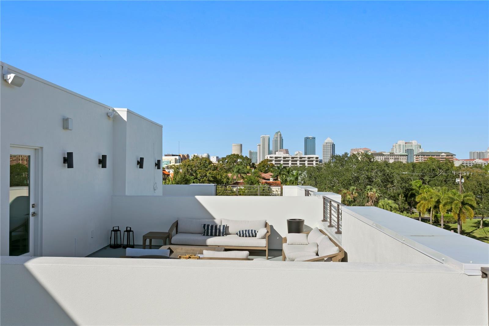 DAVIS ISLAND TWNHMS - Residential