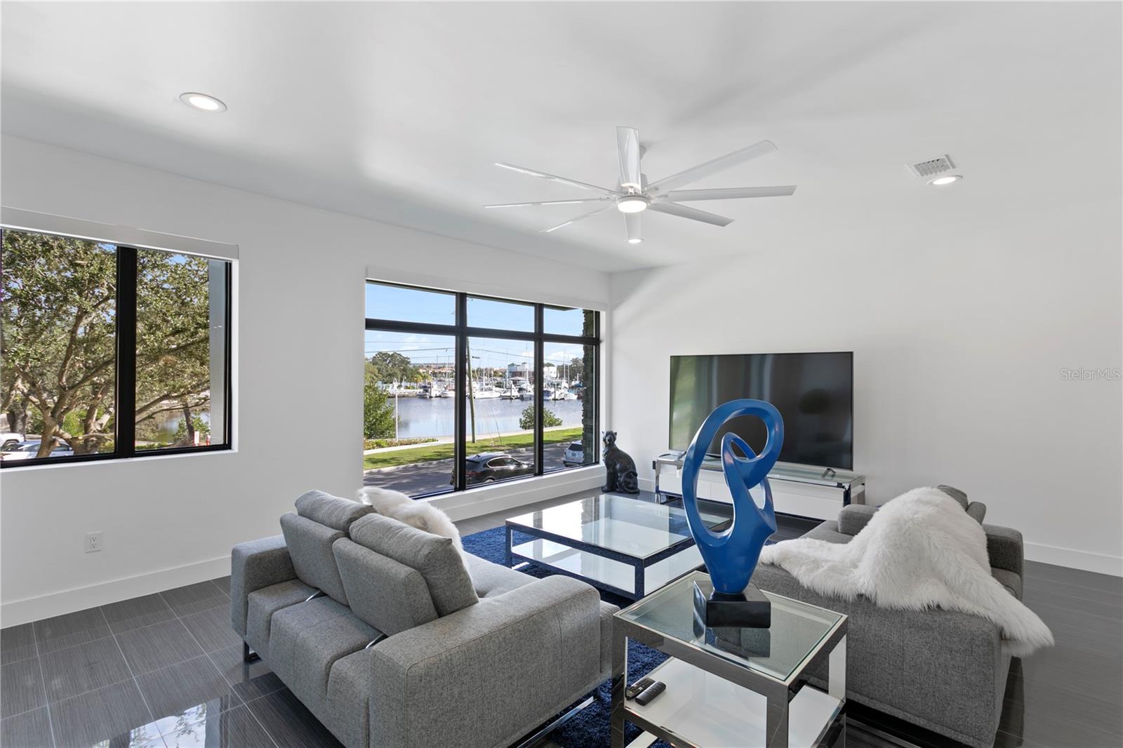 DAVIS ISLAND TWNHMS - Residential